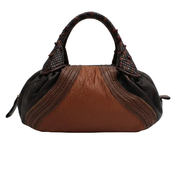 Fendi Spy Bag i brunt nappaskind med snoede hanke, set forfra