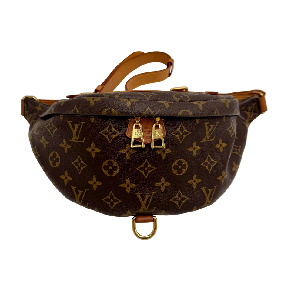 Louis Vuitton Bumbag i Monogram canvas med læderrem, set forfra