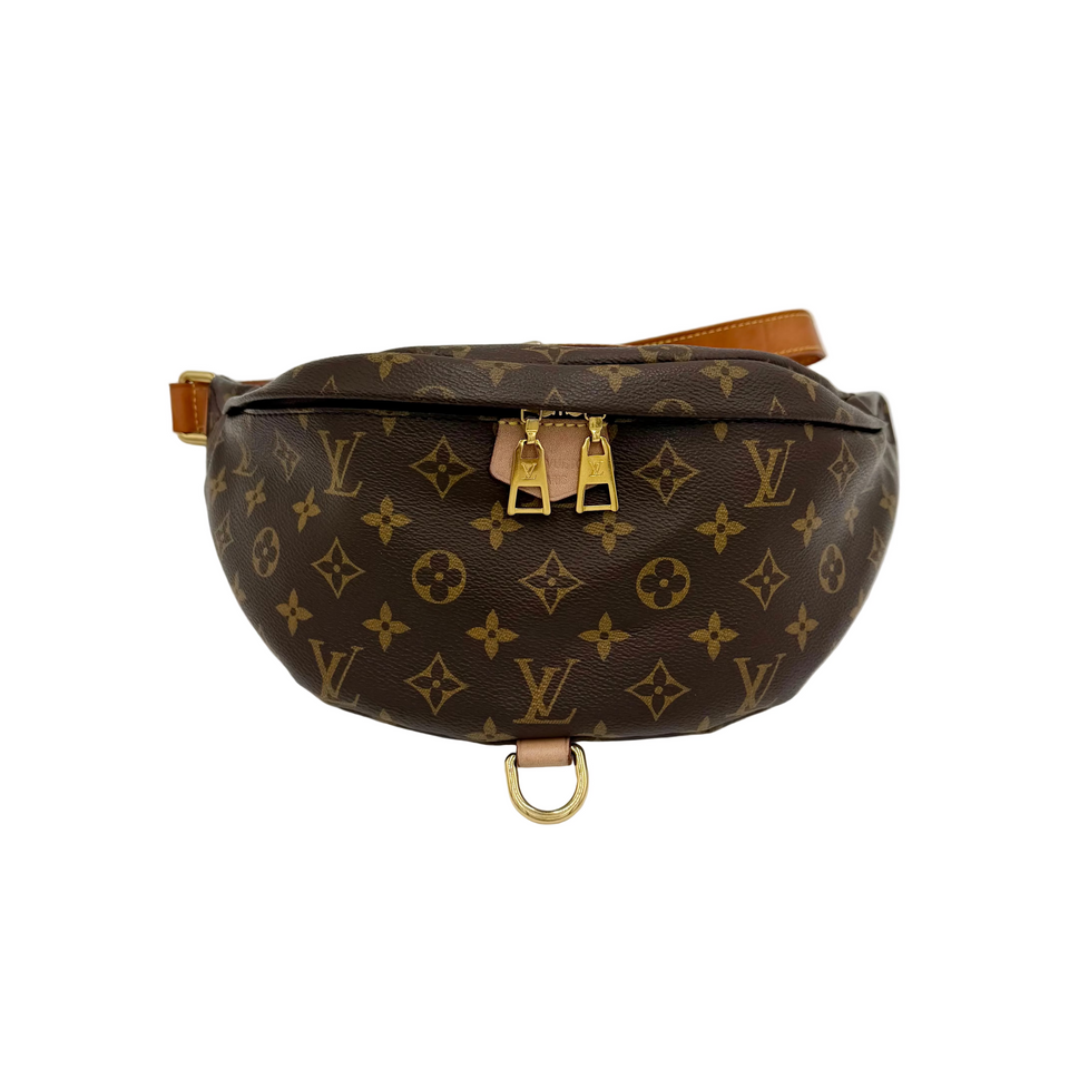 Louis Vuitton Bumbag i Monogram canvas med guldfarvet hardware, set forfra